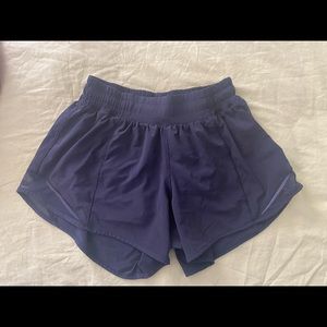 Lululemon 4inch hotty hot shorts size 4!!!!